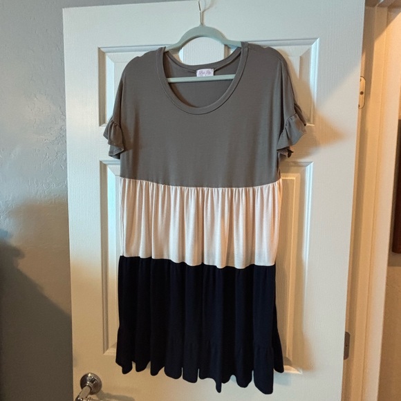 Pink Lily Dresses & Skirts - Pink Lily Gray, Cream and Navy Dress